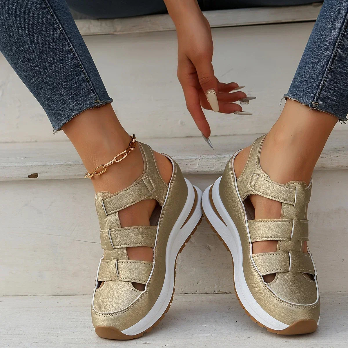 Velésia Women's Orthopedic Sandals