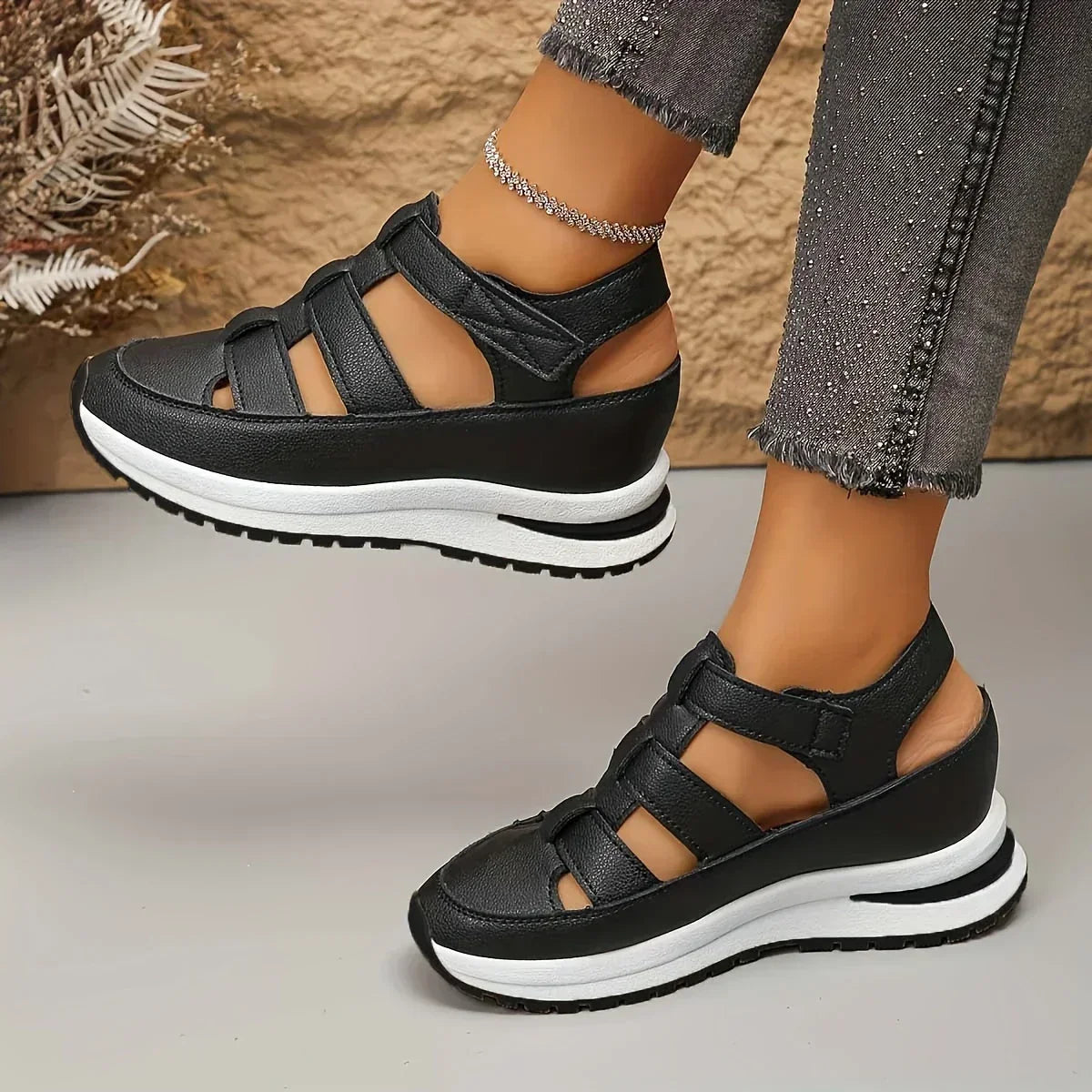 Velésia Women's Orthopedic Sandals