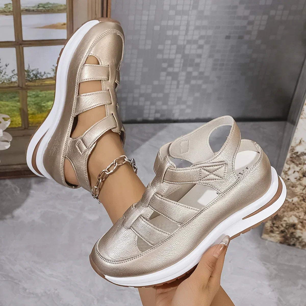 Velésia Women's Orthopedic Sandals