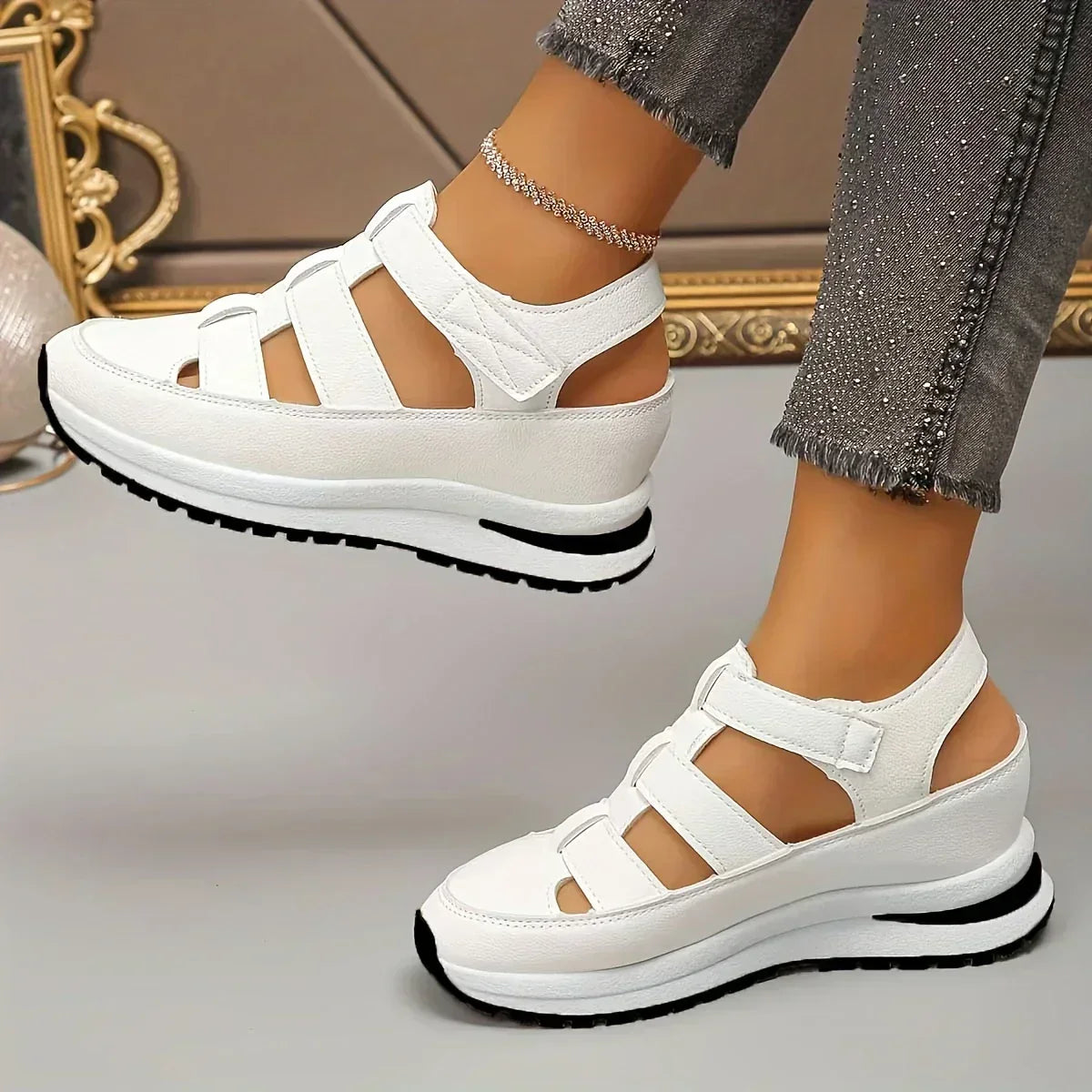 Velésia Women's Orthopedic Sandals