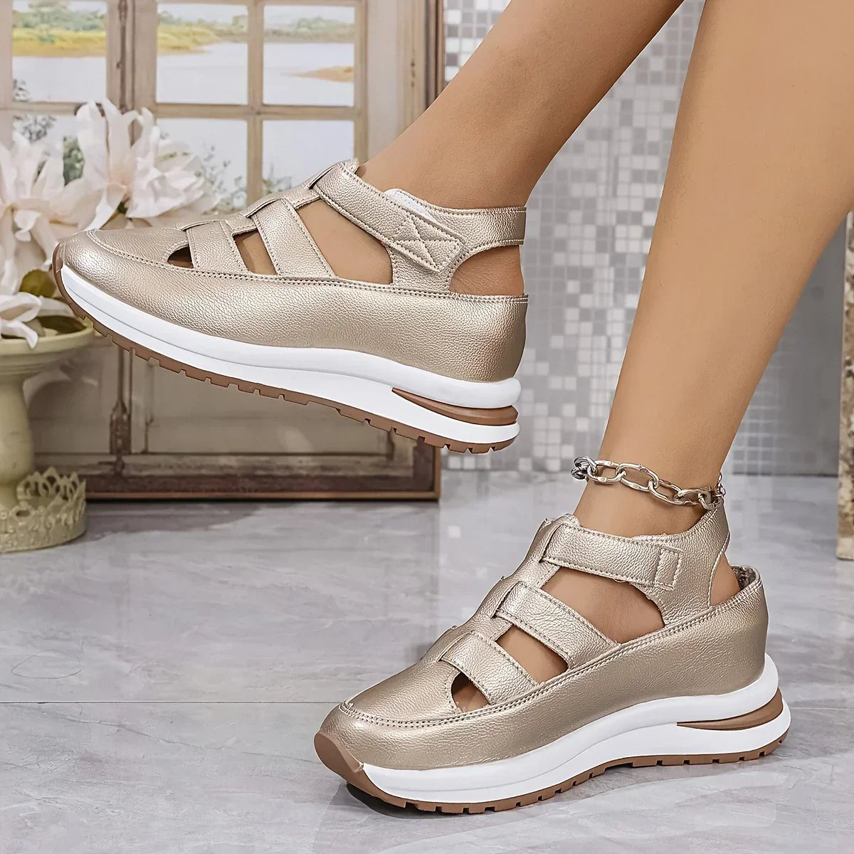Velésia Women's Orthopedic Sandals