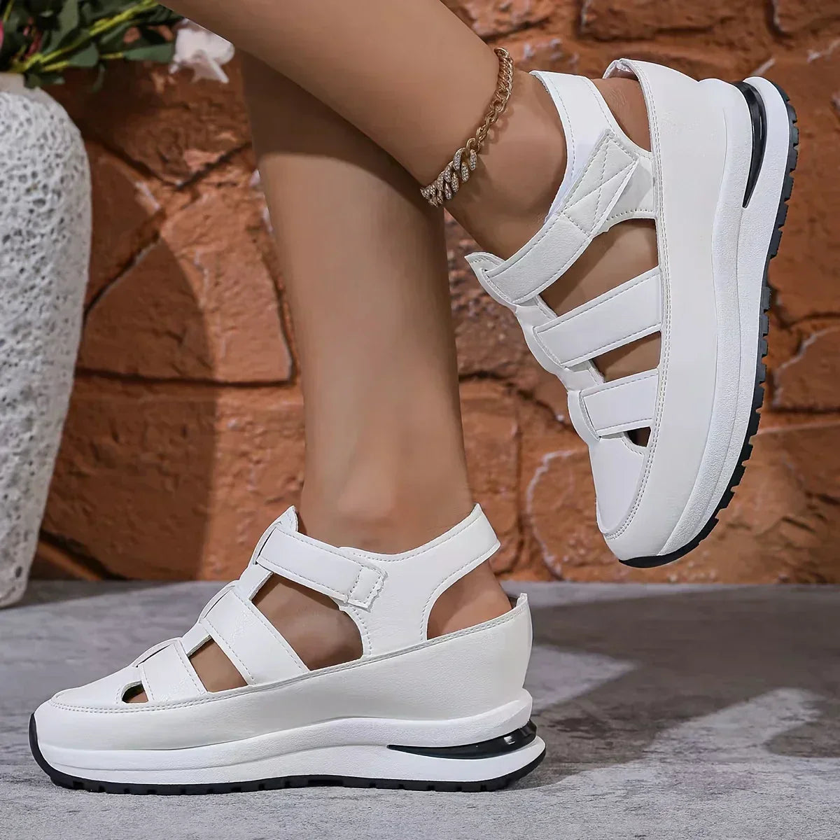 Velésia Women's Orthopedic Sandals